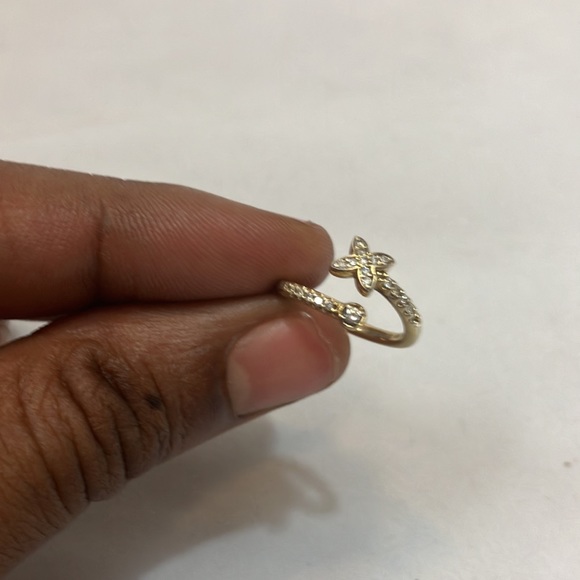 Gold x and o baby ring with crystals - Picture 2 of 3